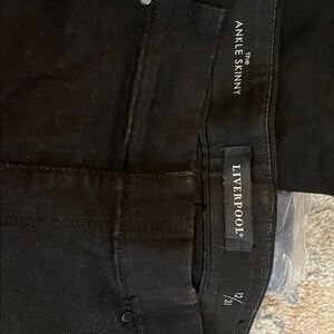 Liverpool Woman’s black Skinny jeans / size 12/31  (The Ankle Skinny)